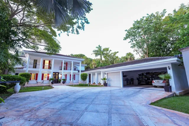 $1,395,000 | 26 La Ceiba Avenue