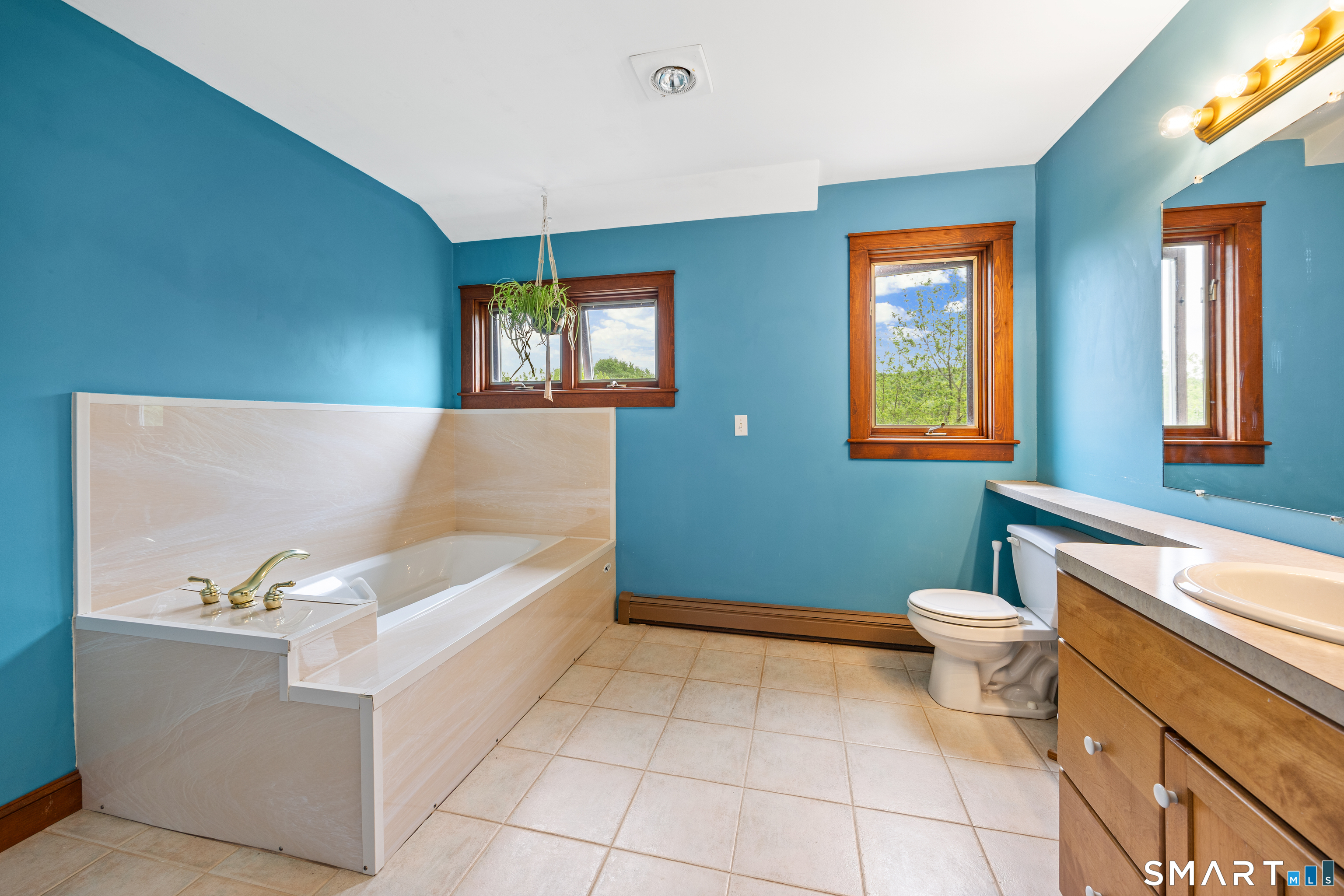 694 Millbrook Road Middletown, CT 06457 - Photo 24 of 34 a bathroom with a bathtub sink and toilet