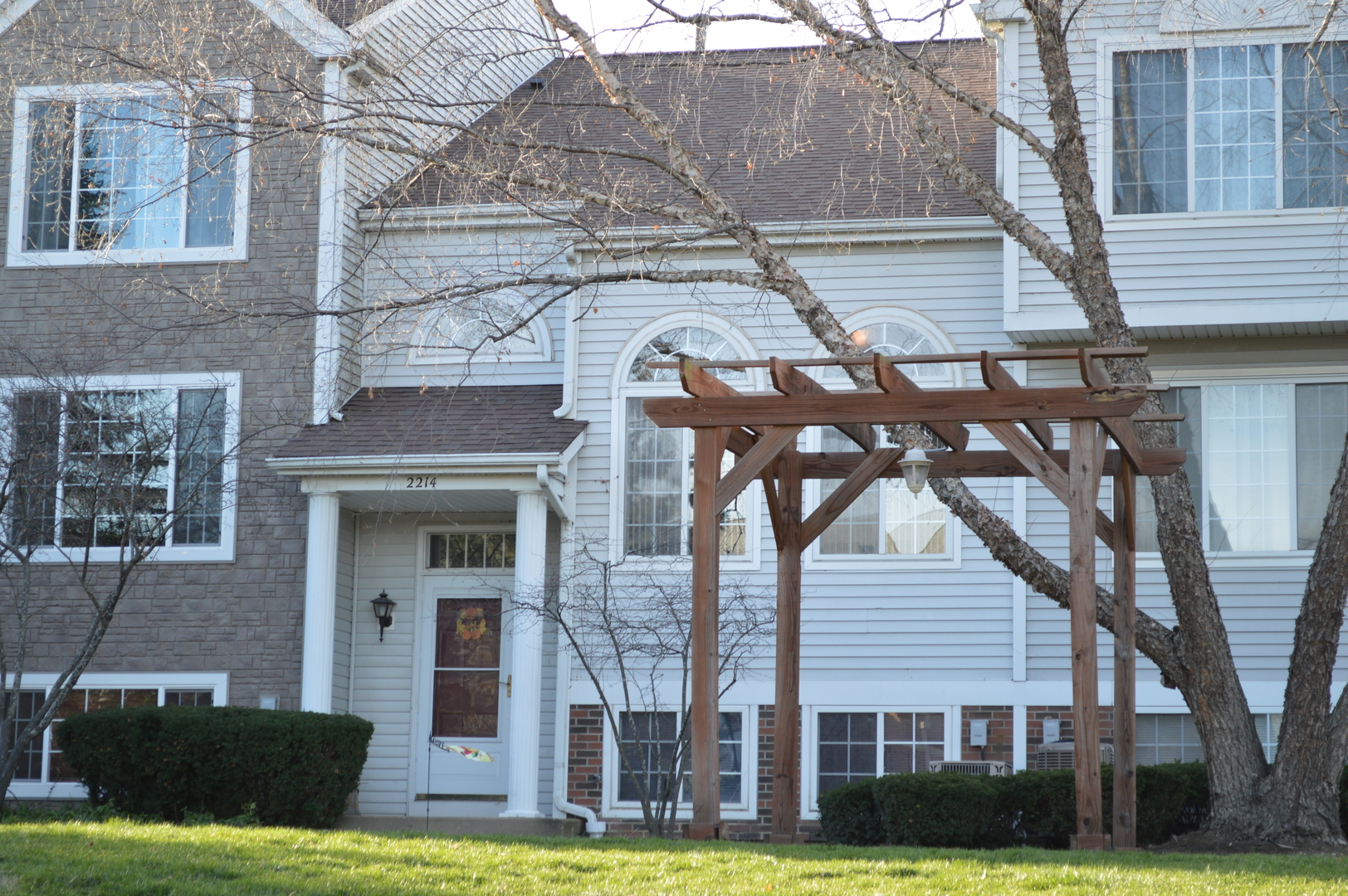 a view of a house with a yard