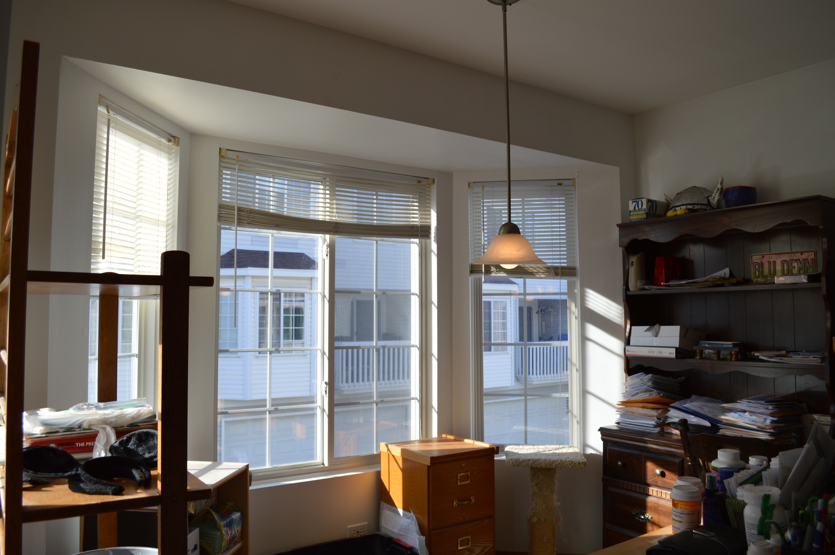 2214 Dawson Lane Algonquin, IL 60102 - Photo 3 of 14 a room with furniture and a window