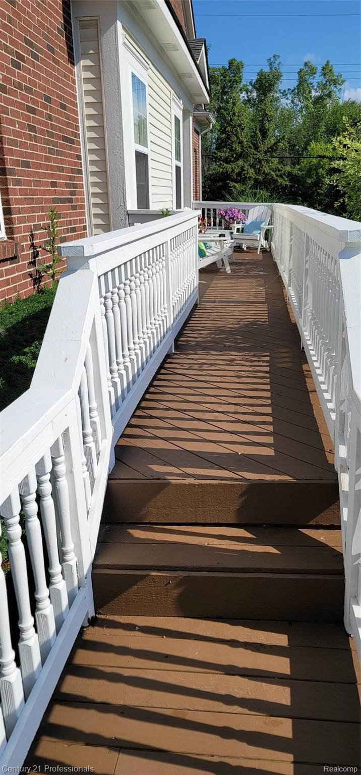 699 West Bluff Court Rochester, MI 48307 - Photo 8 of 42 Walkway to main entrance