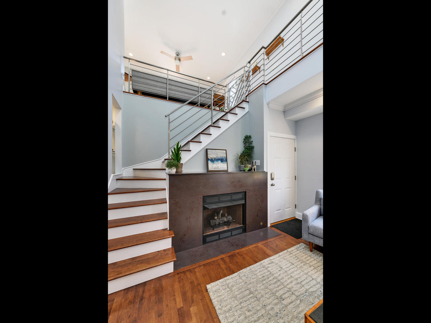 1834 West Rice Street, Unit C Chicago, IL 60622 - Photo 9 of 31 a view of entryway and hall