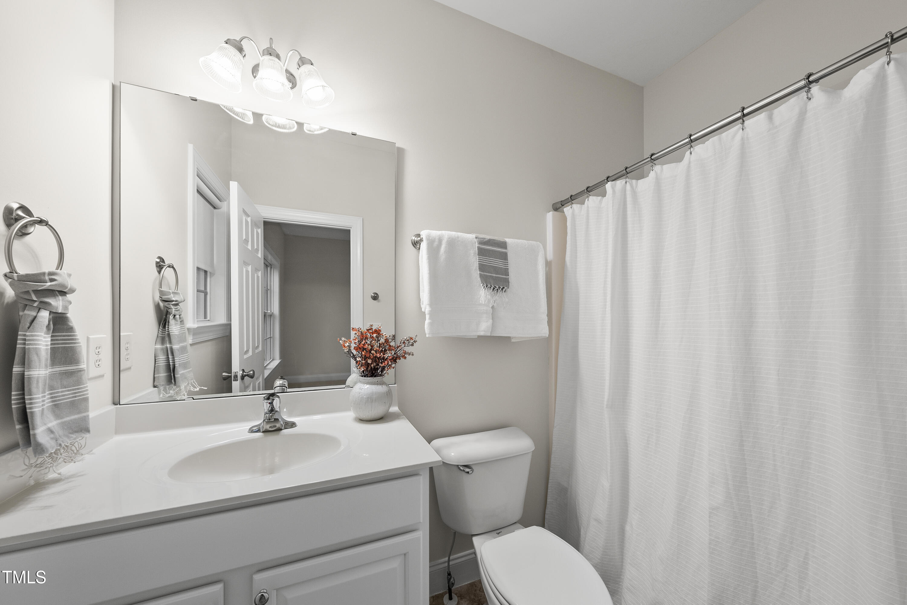 501 Ivyshaw Road Cary, NC 27519 - Photo 28 of 40 Private Bath for Bedroom 4