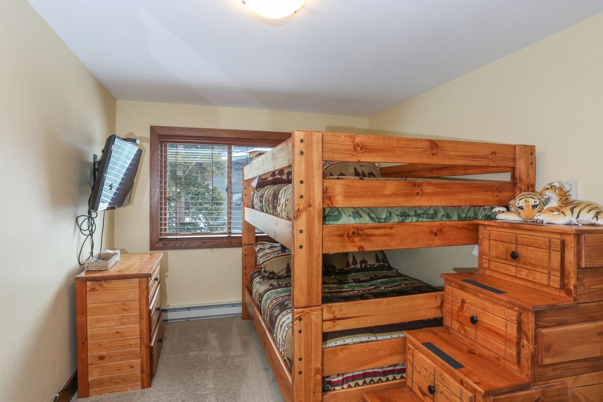 52 Club House Road, Unit 50 Breckenridge, CO 80424 - Photo 19 of 32 2nd bedroom