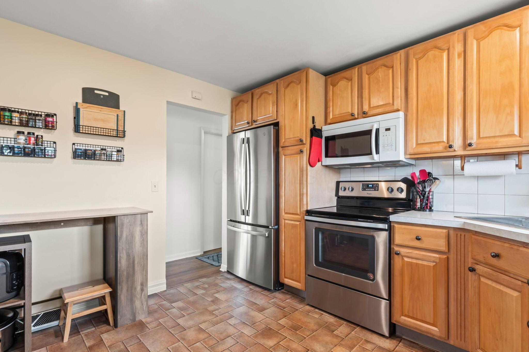 4339 Blythe Road Columbus, OH 43224 - Photo 13 of 48 Gallery Image 13