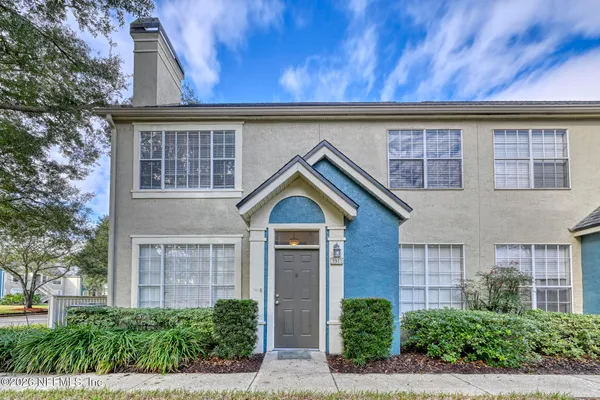 front view of house with a yard