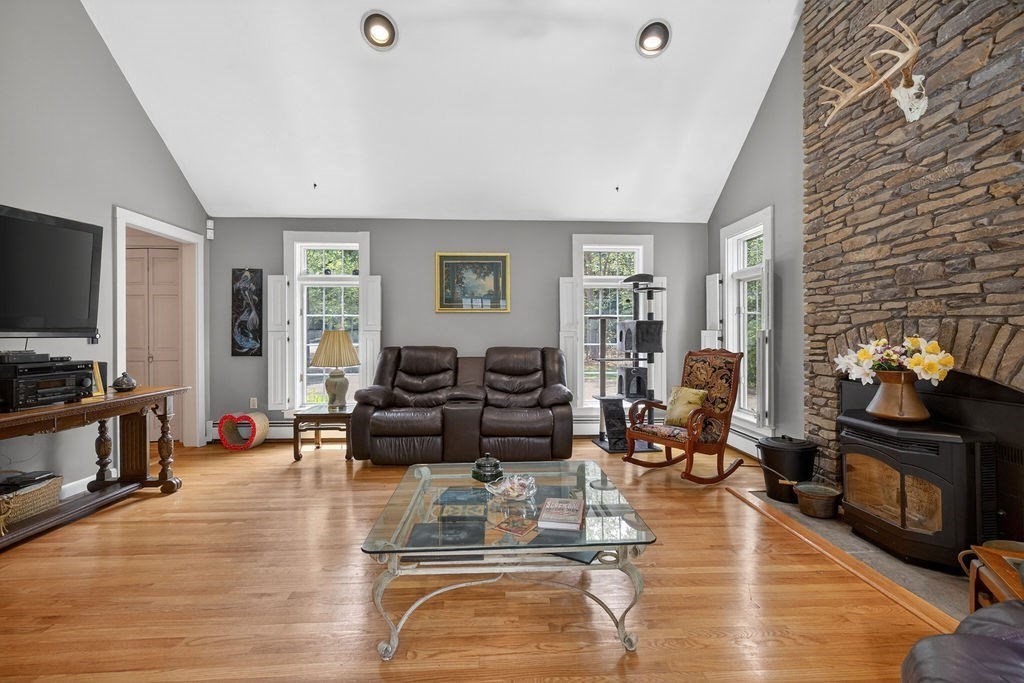 346 Judson Street Raynham, MA 02767 - Photo 8 of 36