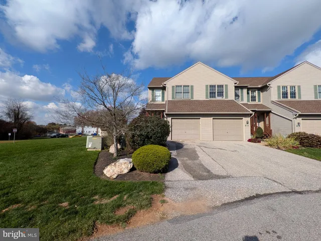 $199,900 | 115 Oak Ridge Lane, Unit 115, Dallastown, PA 17313