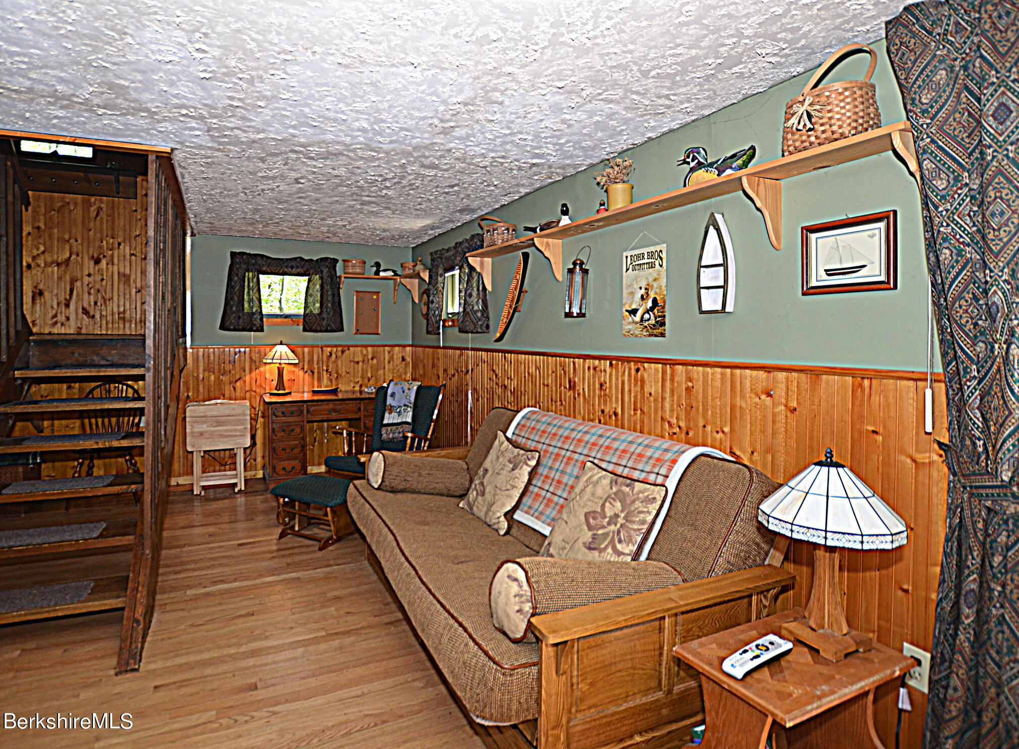 376 Wells Road Becket, MA 01223 - Photo 11 of 28 Living area