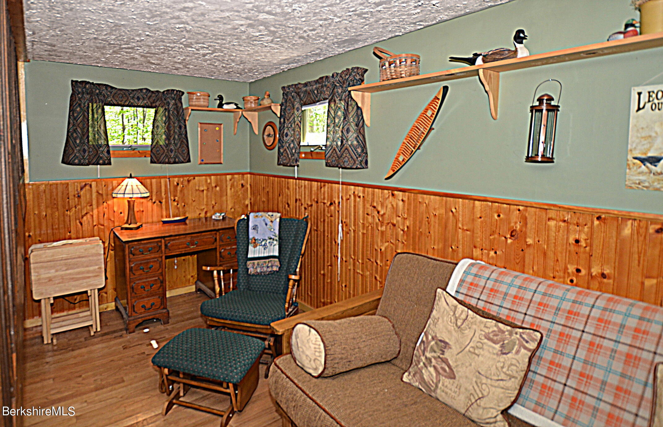 376 Wells Road Becket, MA 01223 - Photo 12 of 28 Living area