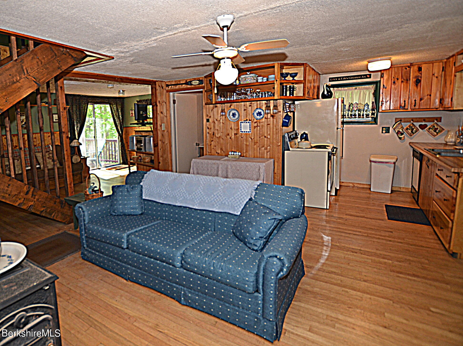 376 Wells Road Becket, MA 01223 - Photo 9 of 28 Living Area
