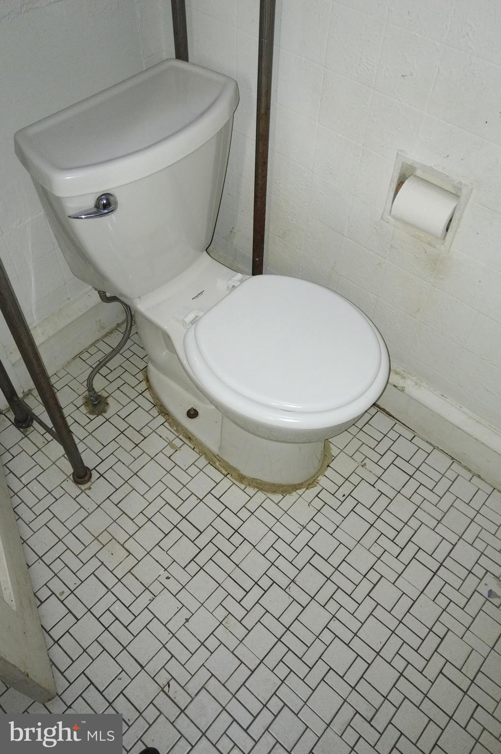 431 Copley Road Upper Darby, PA 19082 - Photo 16 of 27 Hall Bath