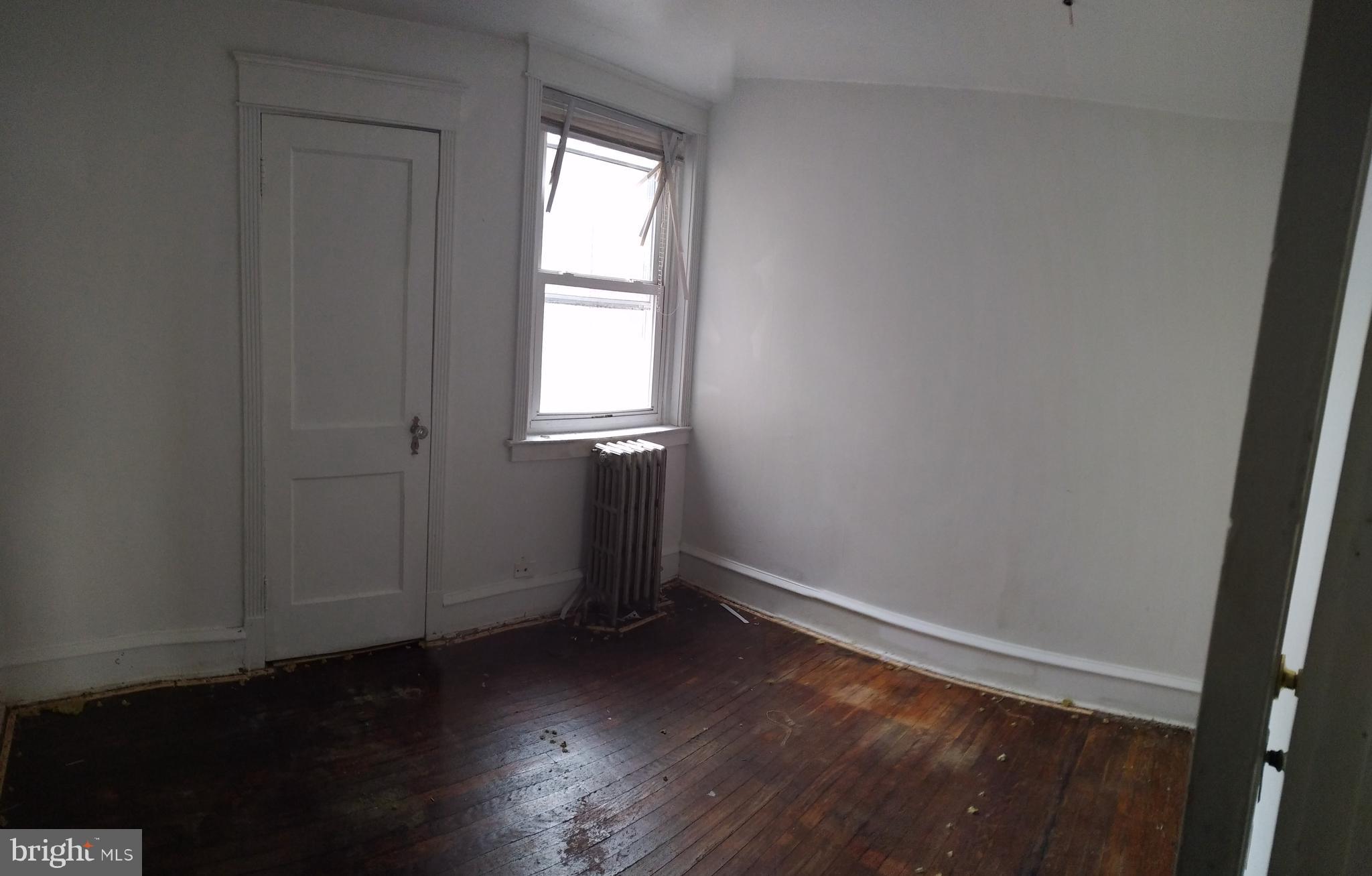 431 Copley Road Upper Darby, PA 19082 - Photo 24 of 27 Middle Bedroom