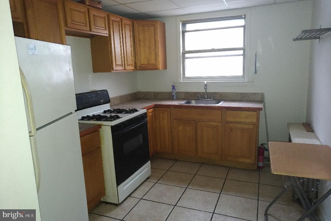 431 Copley Road Upper Darby, PA 19082 - Photo 9 of 27 Spacious Kitchen