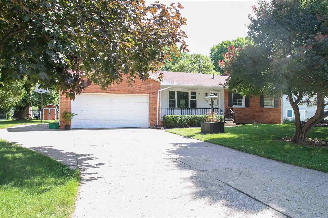 3585 Ridgecliffe Drive Flint, MI 48532 - Photo 2 of 28 50047990-1.JPG