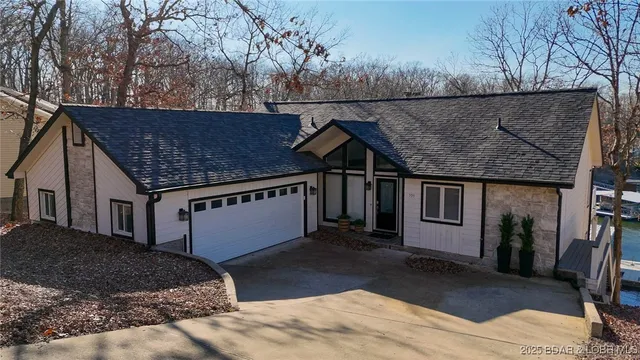 $1,495,000 | 999 Imperial Point Drive, Four Seasons, MO 65049