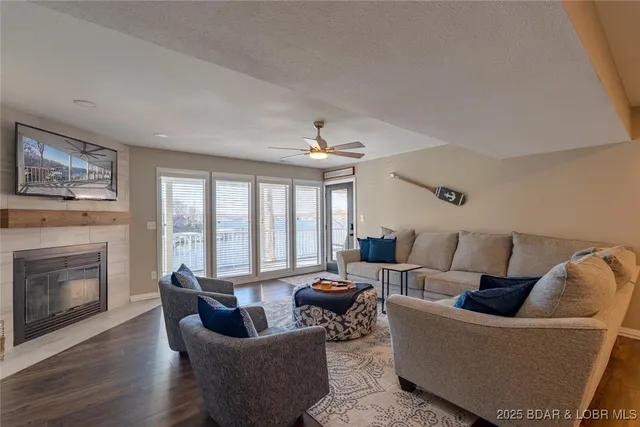 $1,495,000 | 999 Imperial Point Drive, Four Seasons, MO 65049