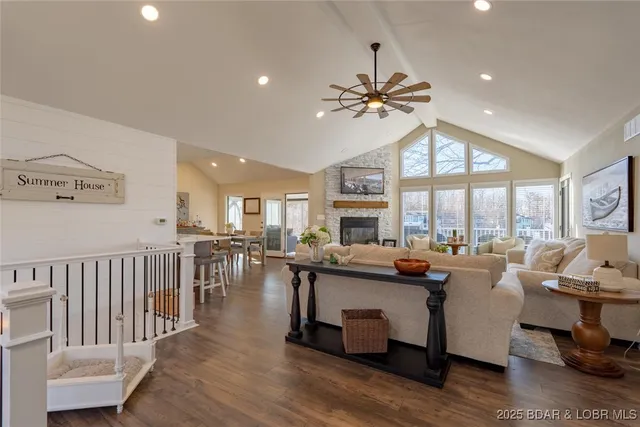 $1,495,000 | 999 Imperial Point Drive, Four Seasons, MO 65049