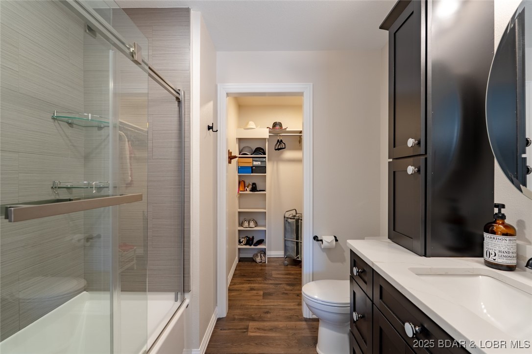 999 Imperial Point Drive Four Seasons, MO 65049 - Photo 54 of 74 New bath walks into new walk in closet