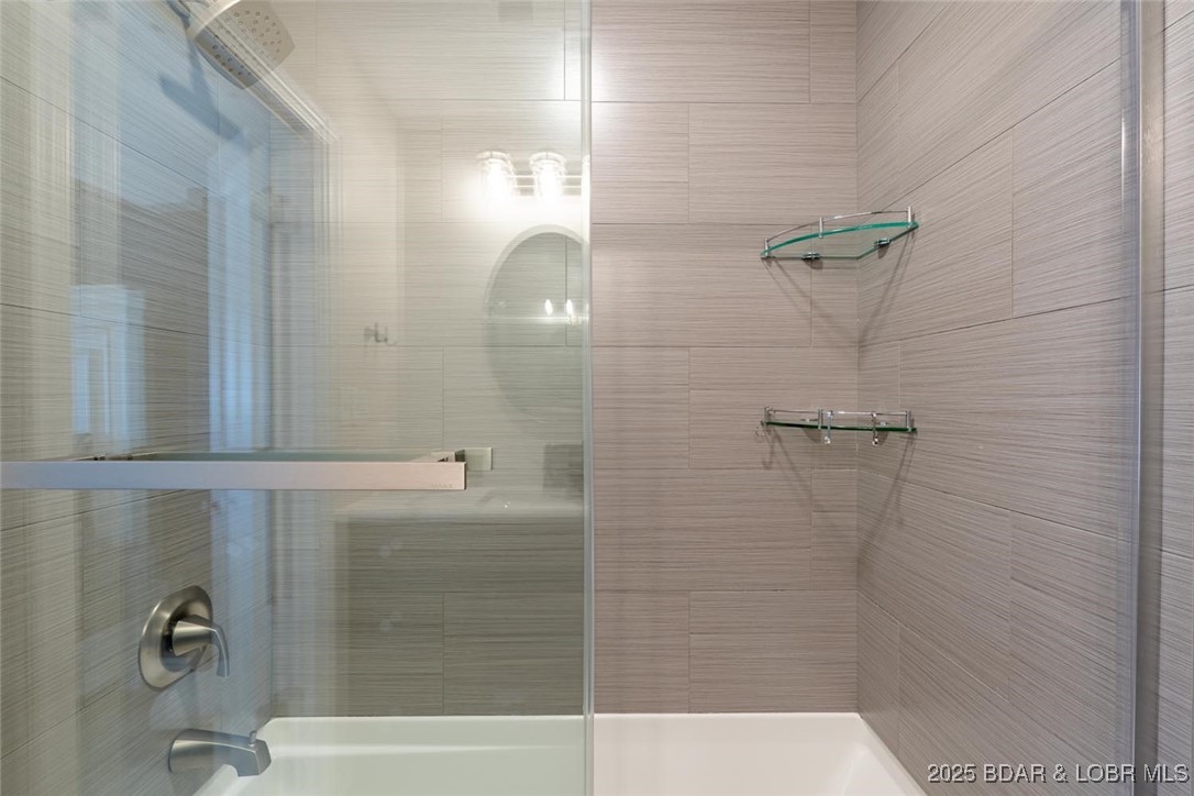 999 Imperial Point Drive Four Seasons, MO 65049 - Photo 55 of 74 Bath/shower w/custom tile