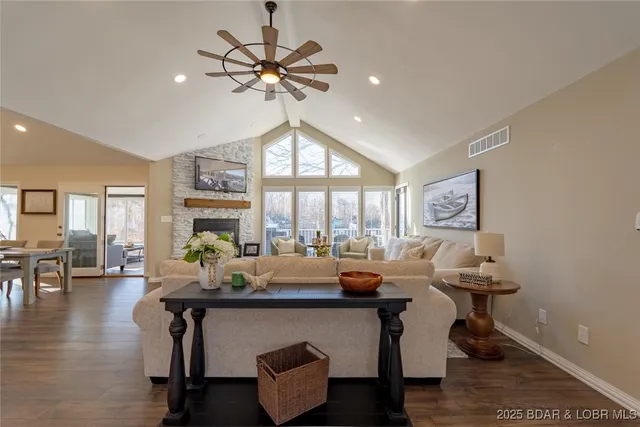 $1,495,000 | 999 Imperial Point Drive, Four Seasons, MO 65049