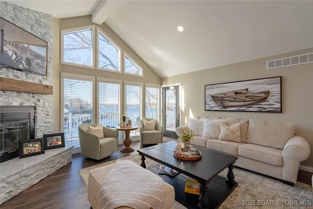 $1,495,000 | 999 Imperial Point Drive, Four Seasons, MO 65049