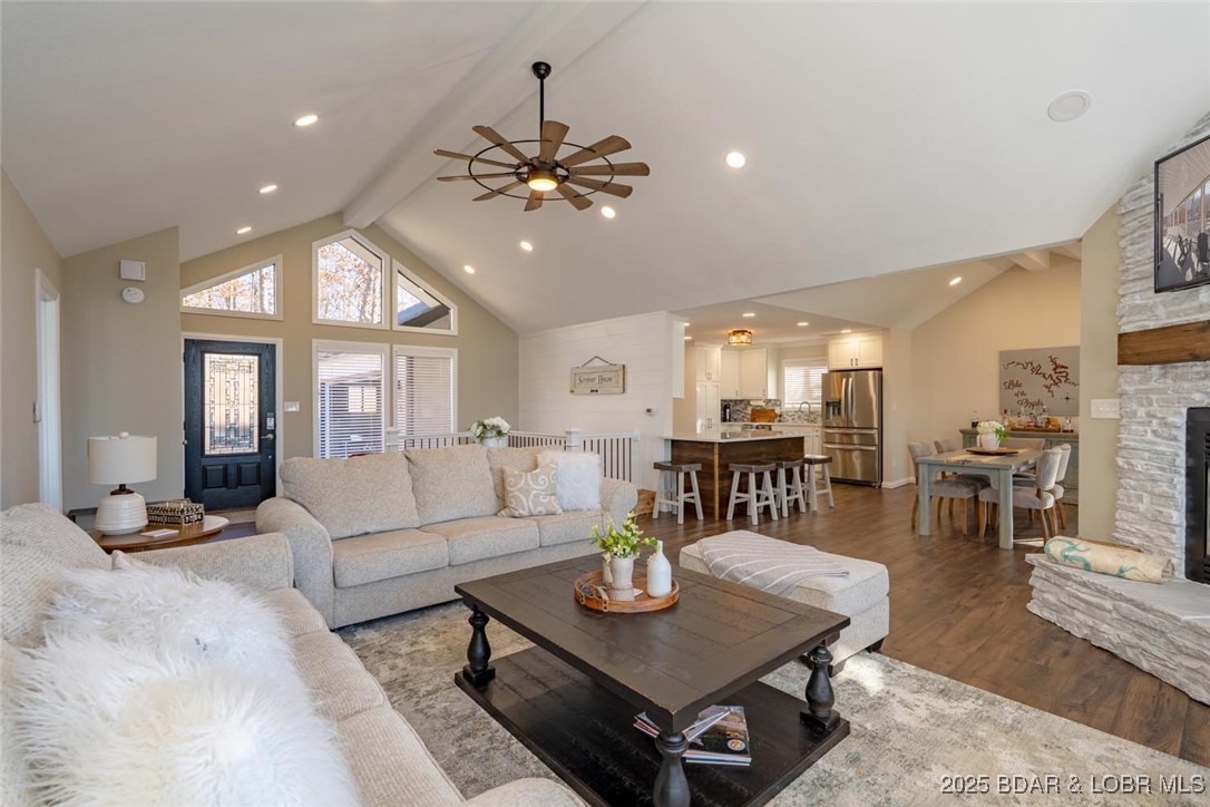 999 Imperial Point Drive Four Seasons, MO 65049 - Photo 9 of 74 Vaulted ceiling opens up the room.