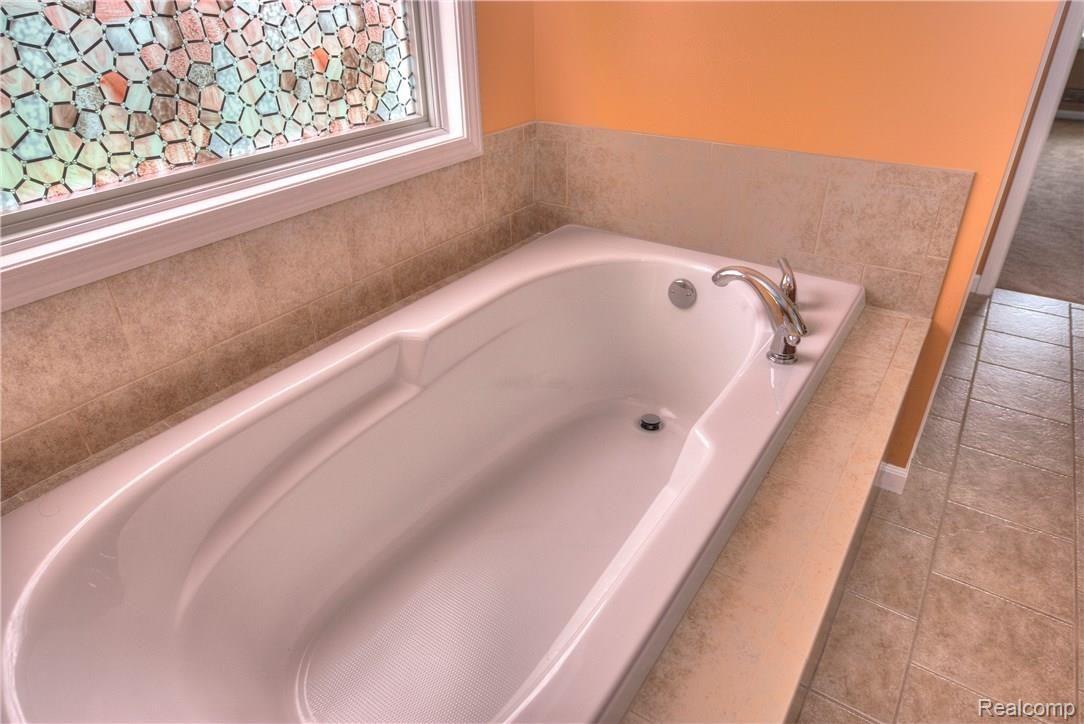 4390 Baldwin Road Grand Blanc, MI 48439 - Photo 25 of 41 HDR Master Bath Tub (3007x2009).jpg