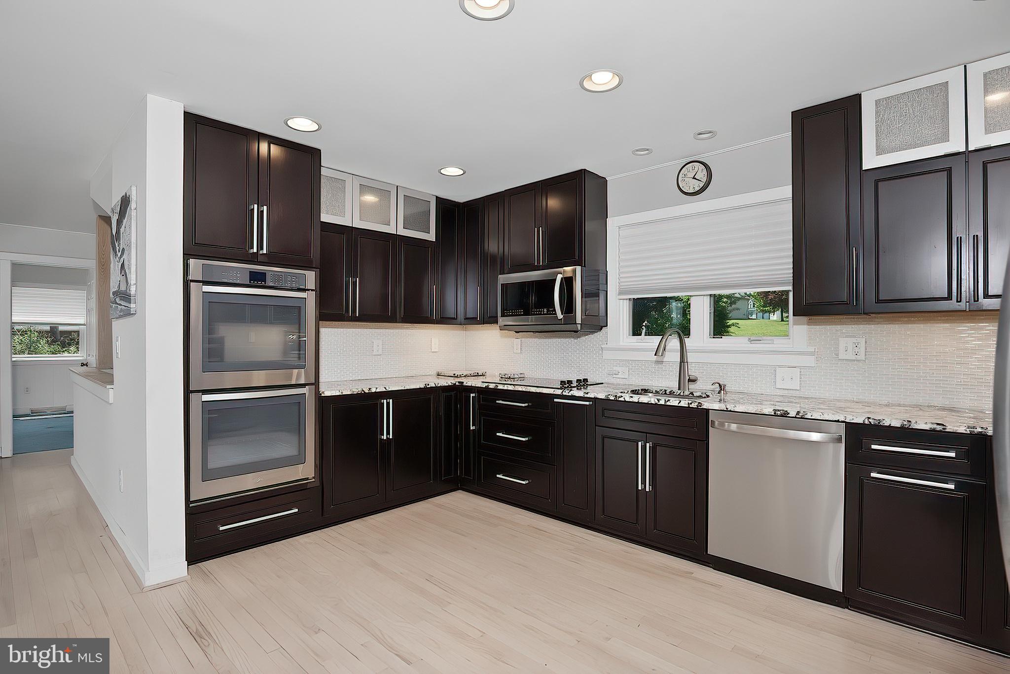 33 Bonney Shore Road Elkton, MD 21921 - Photo 7 of 38 Dual ovens, terrific storage features !