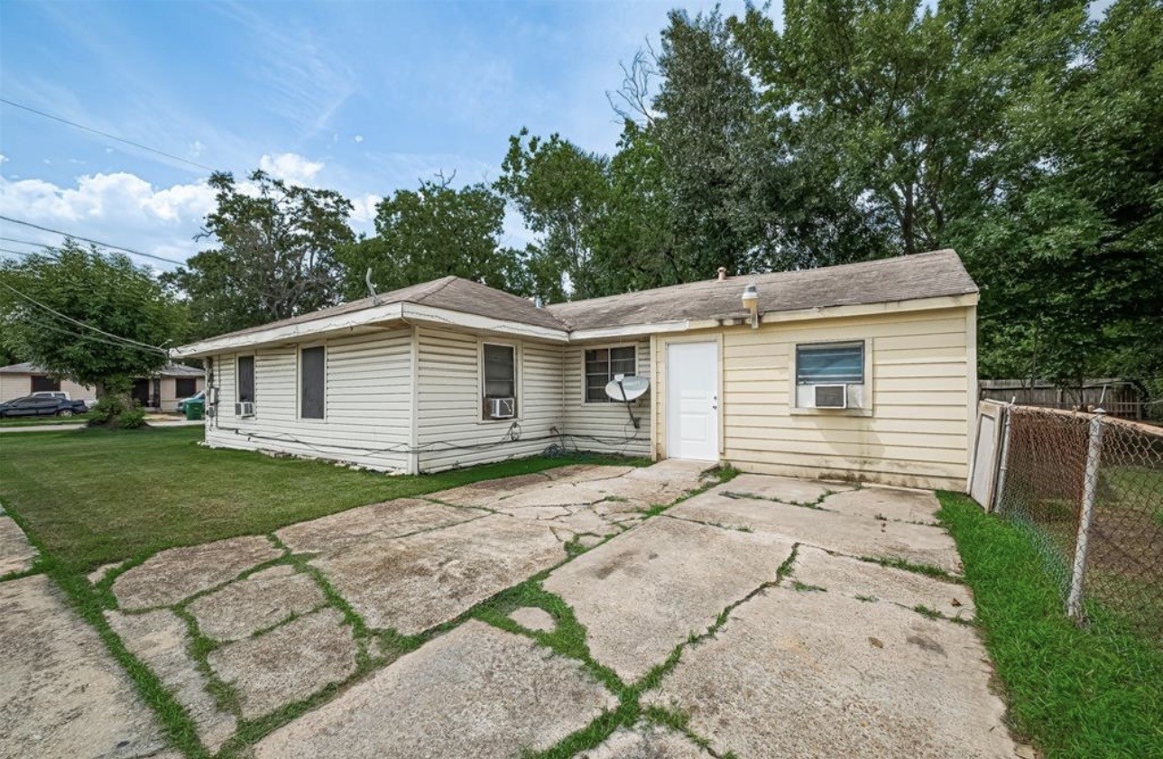 6741 Goforth Street Houston, TX 77021 - Photo 3 of 8