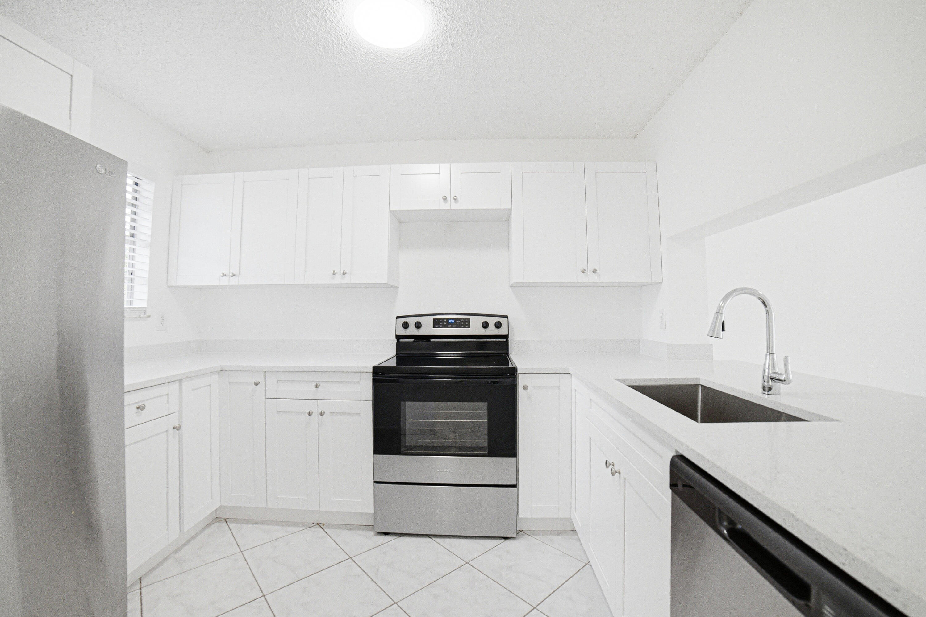 8207 Fairway Road, Unit 8207 Sunrise, FL 33351 - Photo 1 of 34 Kitchen