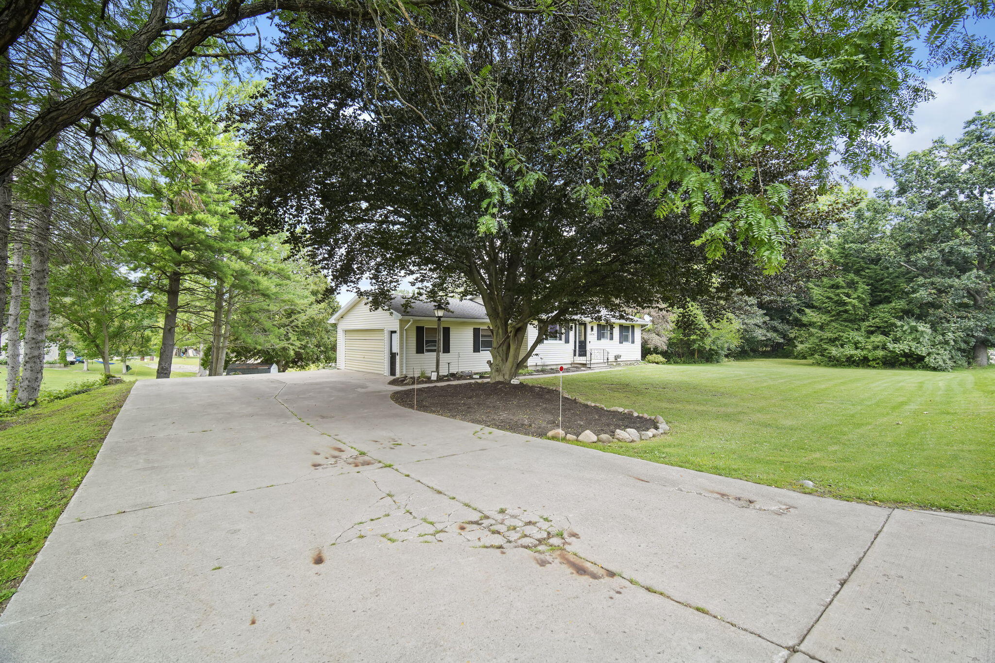 2470 West Kimmel Road Jackson, MI 49201 - Photo 1 of 40 1
