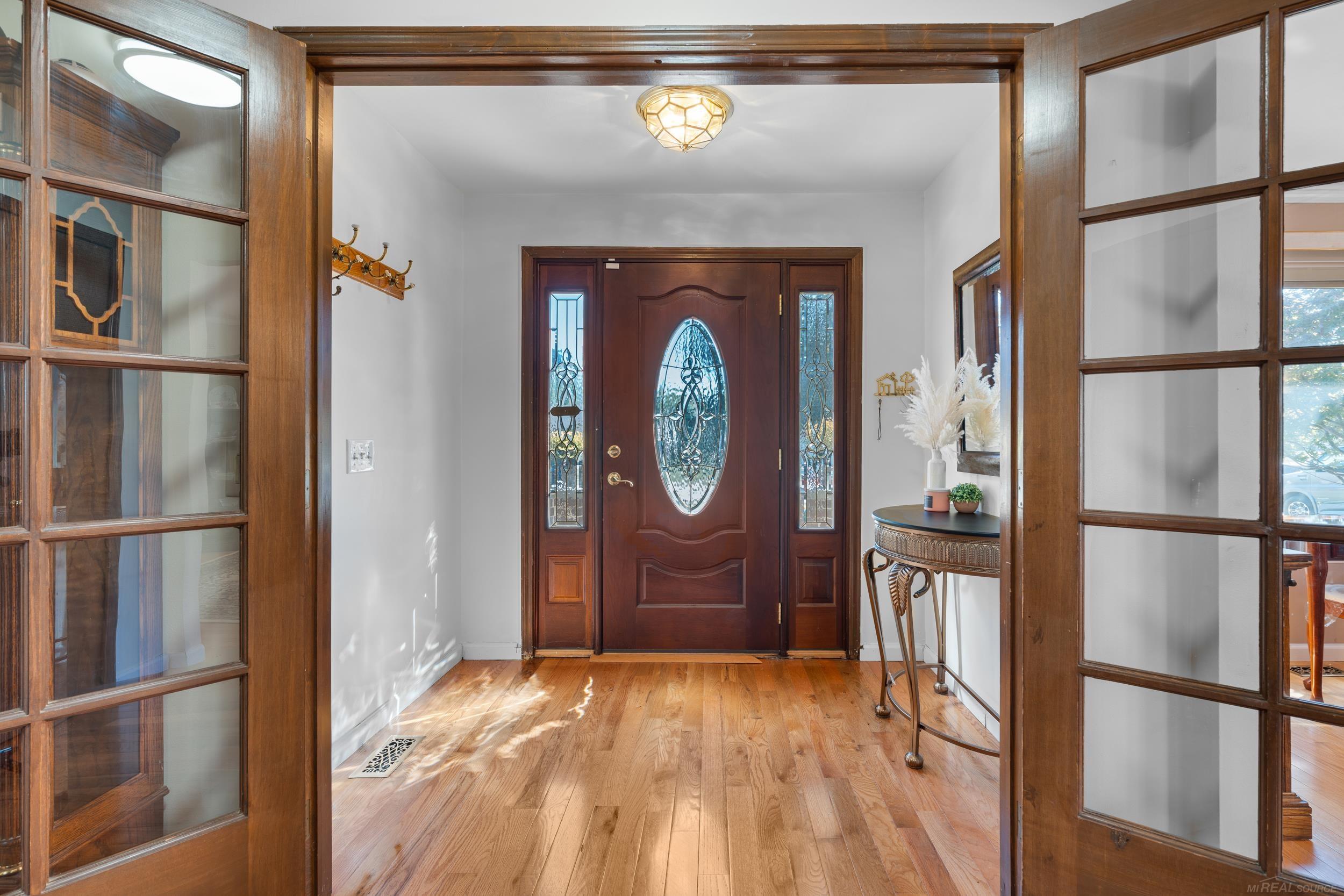 2352 Cumberland Road Rochester Hills, MI 48307 - Photo 3 of 39