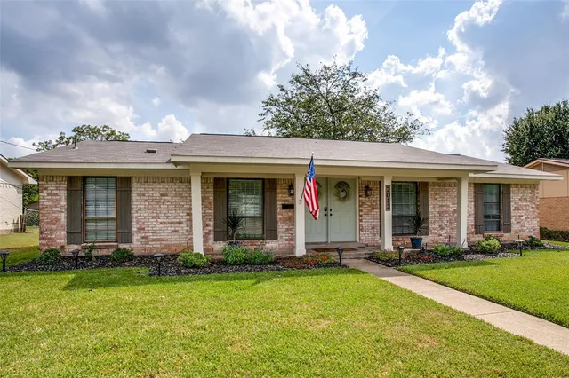 $2,800 | 2012 Custer Parkway, Richardson, TX 75080