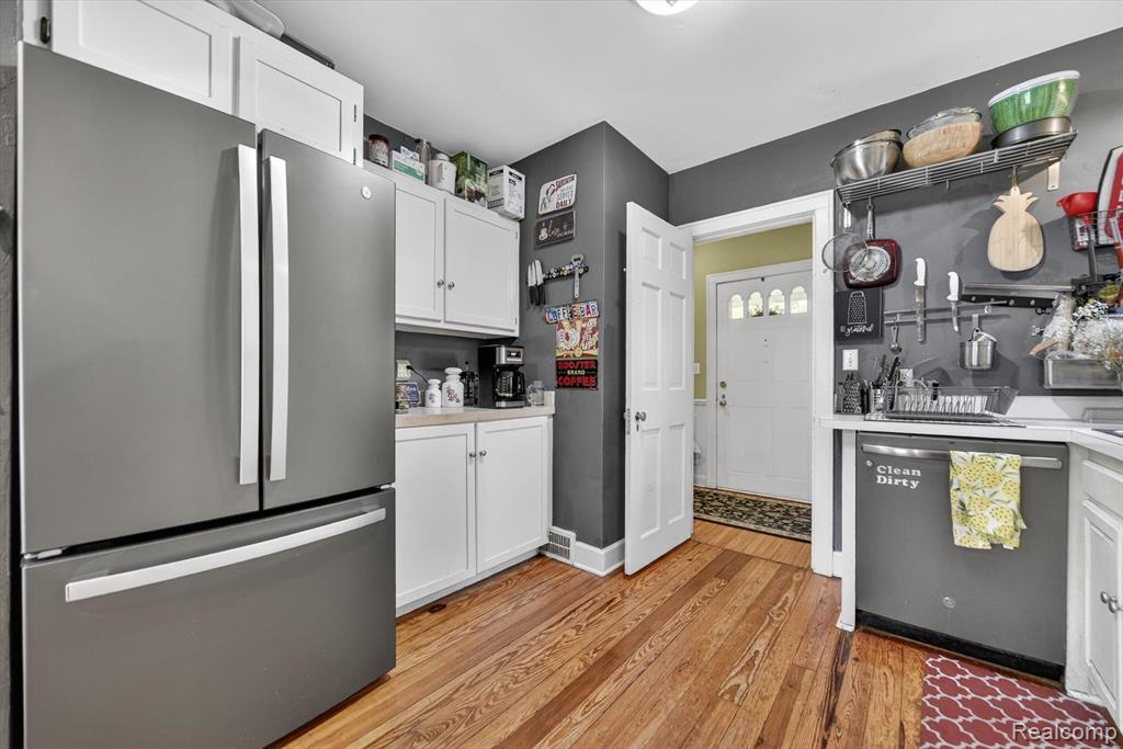 1404 Harvard Road East Lansing, MI 48823 - Photo 11 of 45