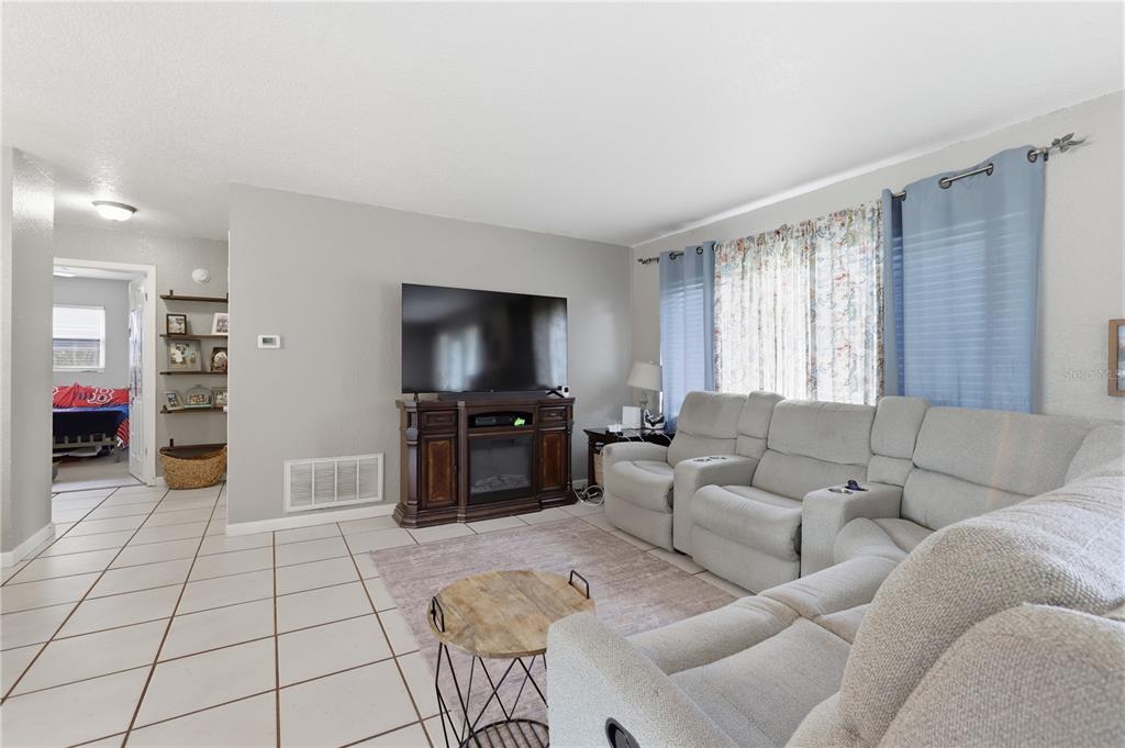 69 Crystal Drive DeBary, FL 32713 - Photo 6 of 29