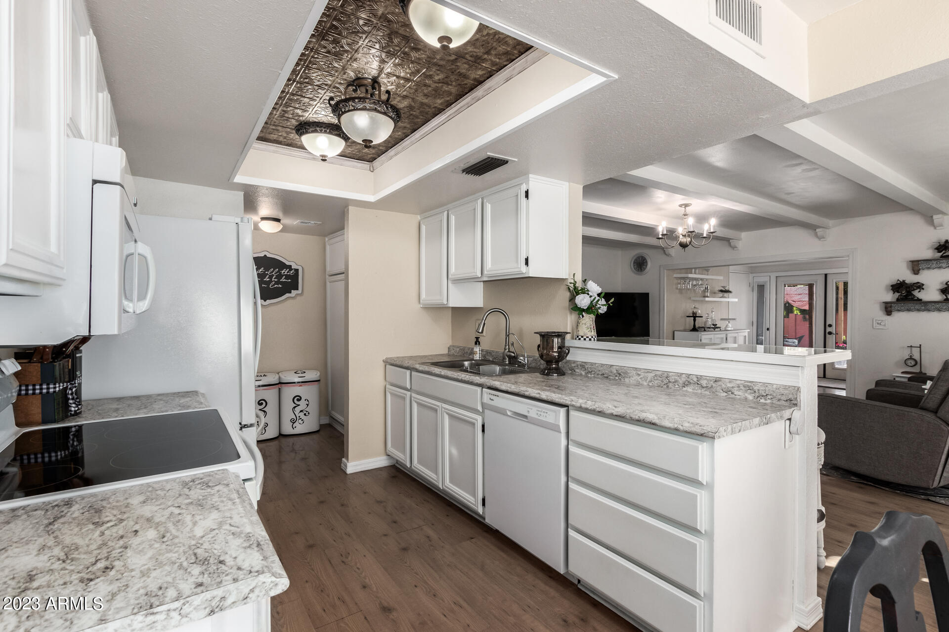 639 East Calavar Road Phoenix, AZ 85022 - Photo 14 of 41 14 - Calavar