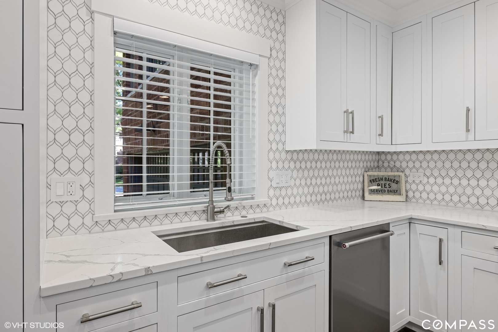 264 Sheridan Road Winnetka, IL 60093 - Photo 12 of 56