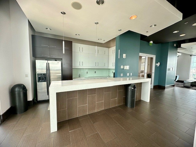 415 Church Street, Unit 1603 Nashville, TN 37219 - Photo 13 of 14 a large bathroom with a large tub and sink