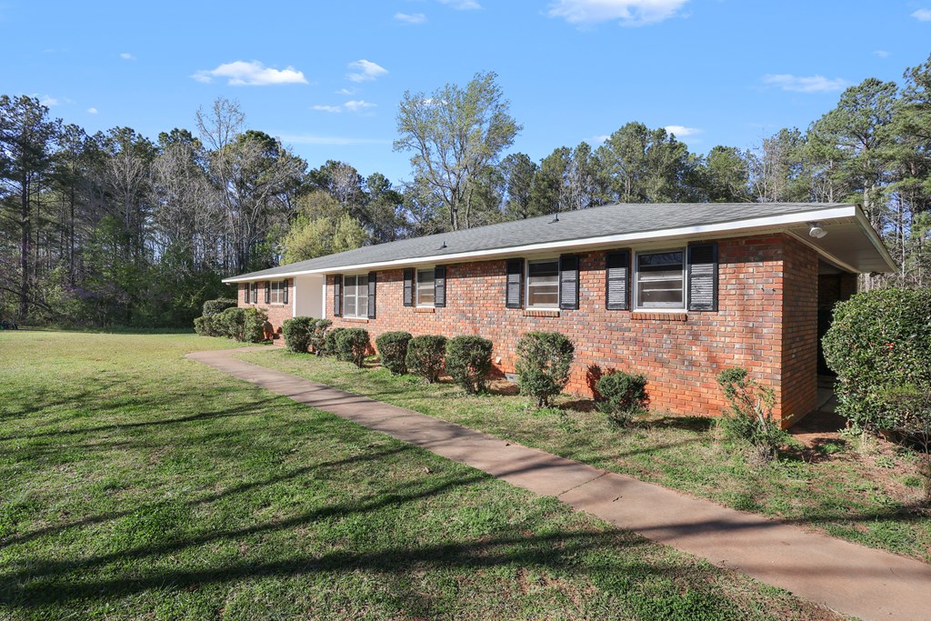1620 Pinson Farm Road Belton, SC 29627 - Photo 3 of 28