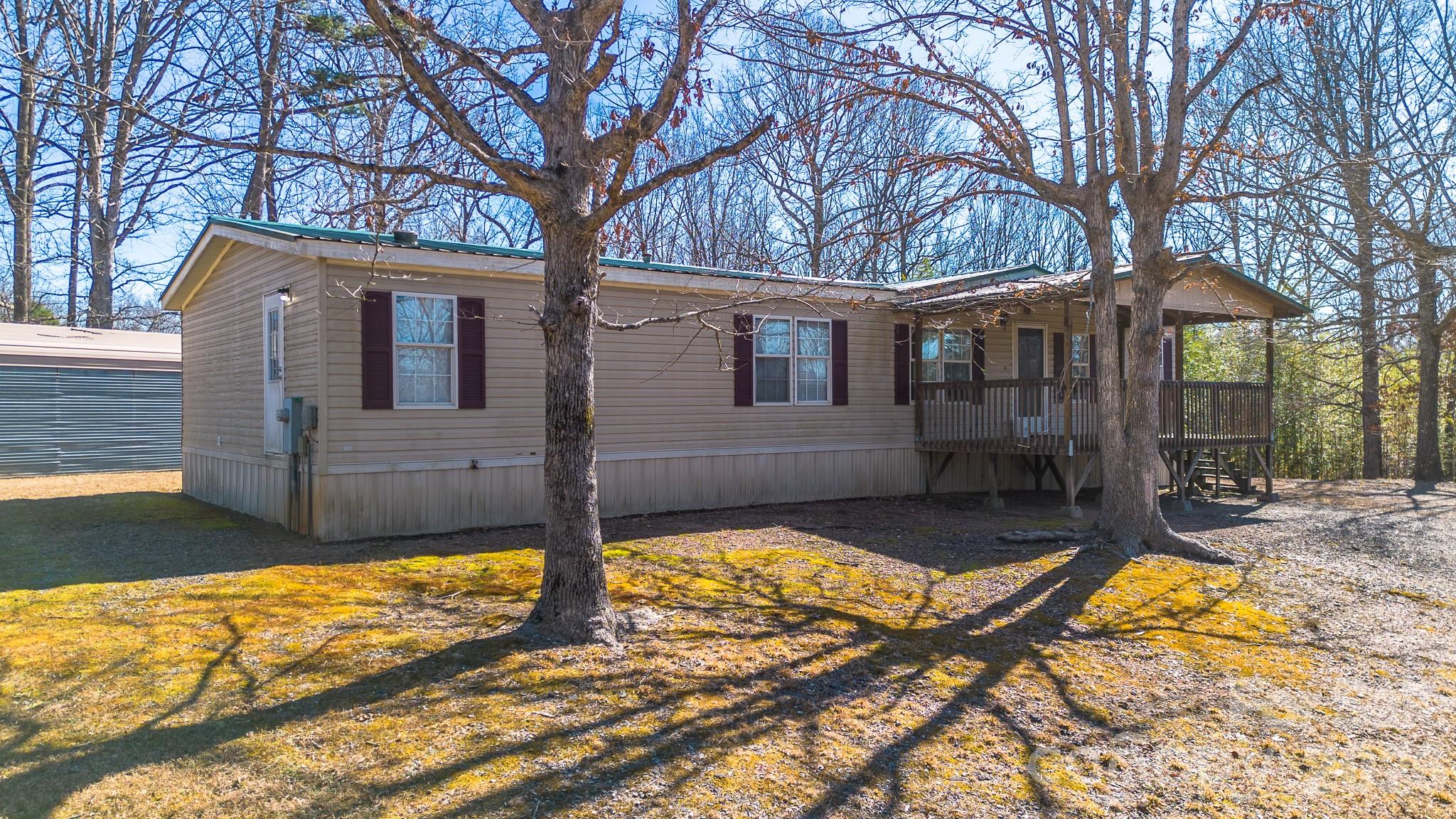 a view of a house with backyard