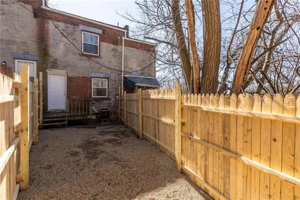 $1,200 | 6517 Dean Street, Pittsburgh, PA 15206