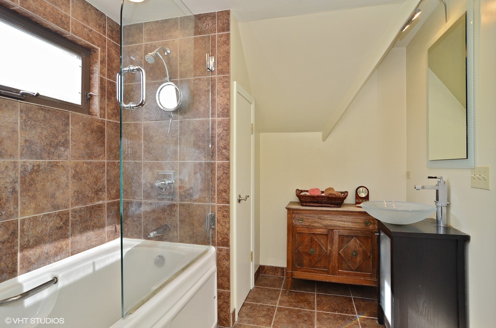 1017 Ridge Court Evanston, IL 60202 - Photo 18 of 29 Gallery Image 18