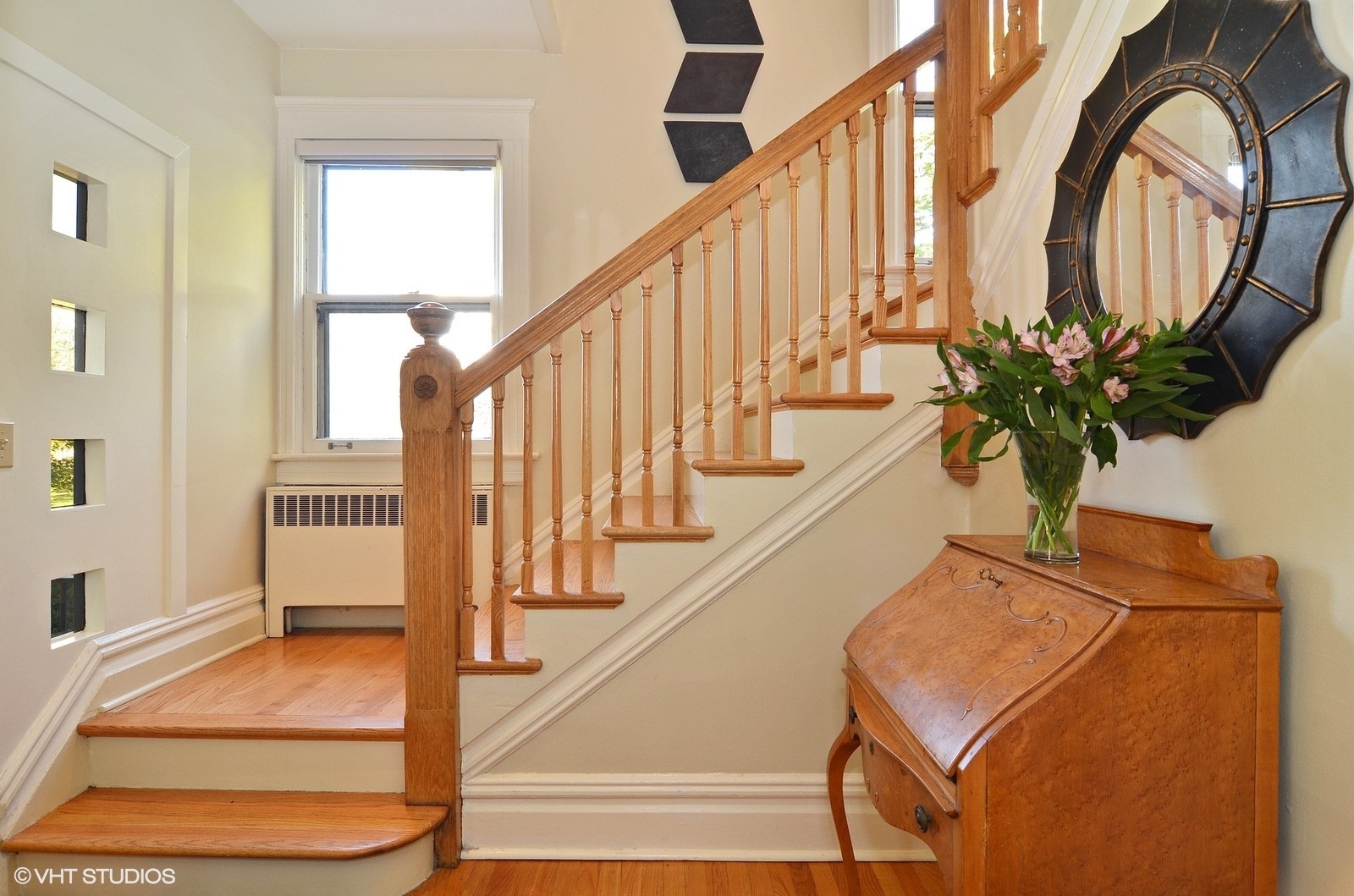 1017 Ridge Court Evanston, IL 60202 - Photo 4 of 29 Gallery Image 4