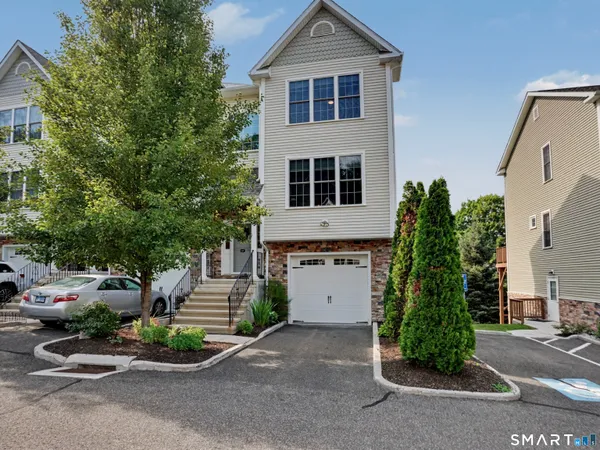 $535,000 | 30 Short Oak Drive, Unit 30, Brookfield, CT 06804