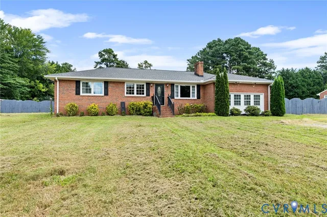 a view of a yard in front of a house