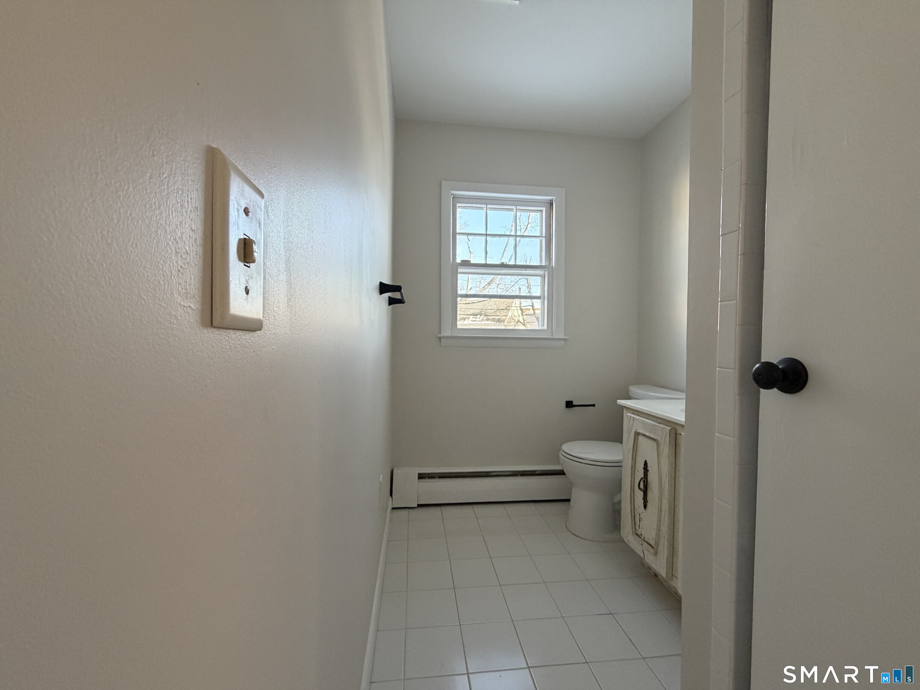 130 Rock Spring Road, Unit 4 Stamford, CT 06906 - Photo 6 of 12 Full Bathroom