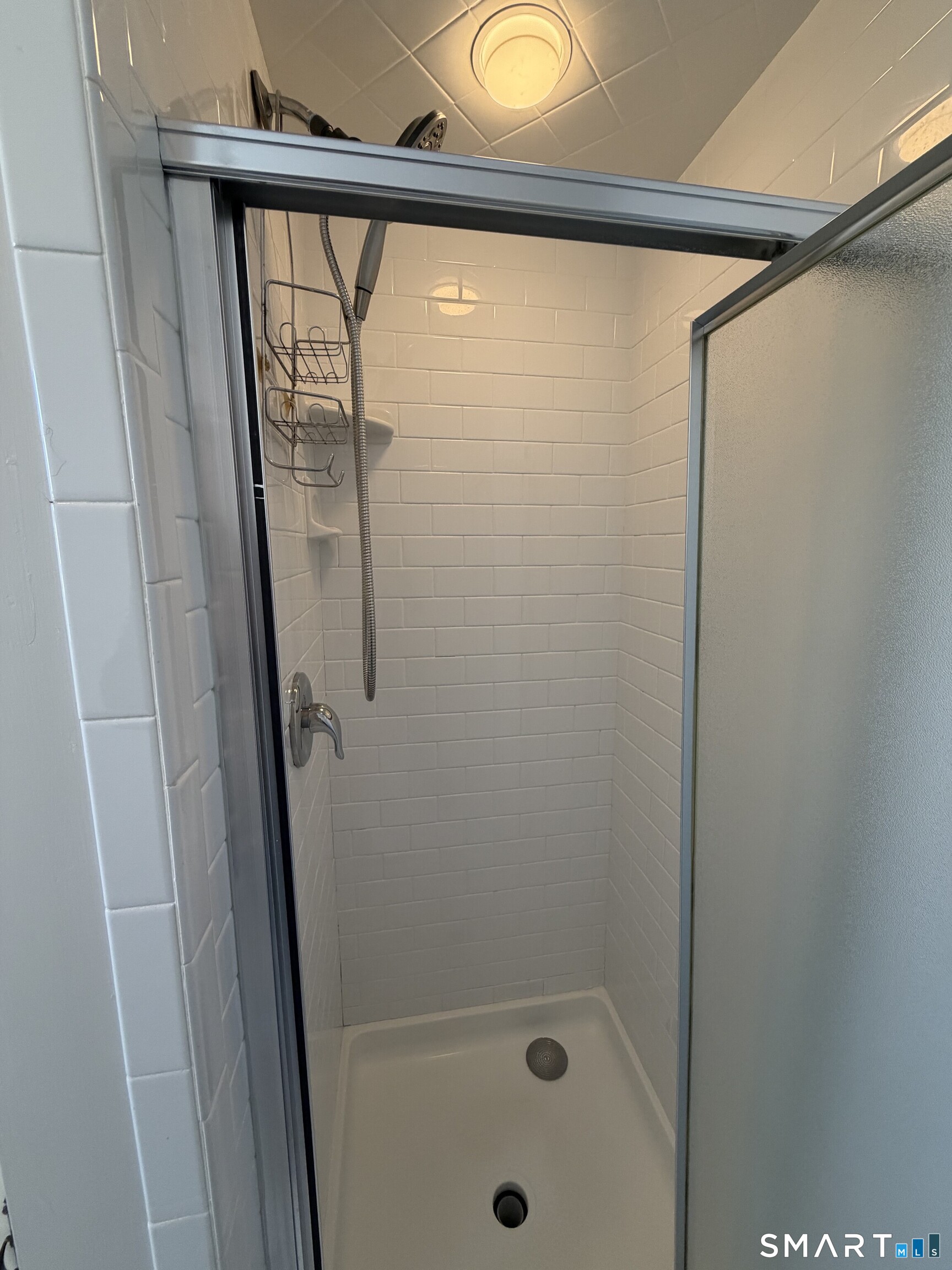 130 Rock Spring Road, Unit 4 Stamford, CT 06906 - Photo 7 of 12 Full Bathroom