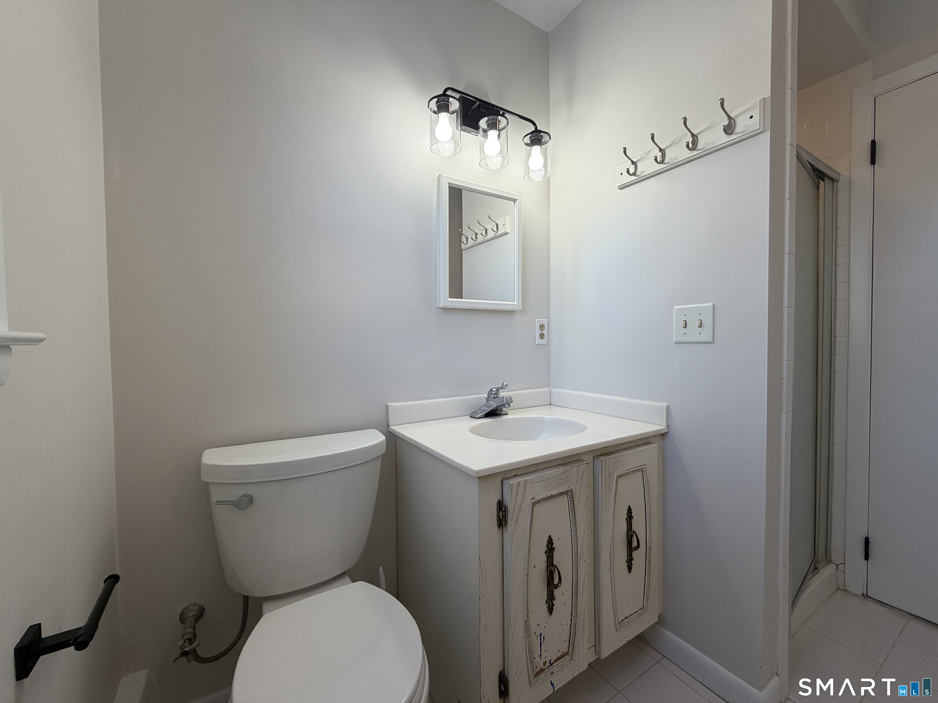 130 Rock Spring Road, Unit 4 Stamford, CT 06906 - Photo 8 of 12 Full Bathroom