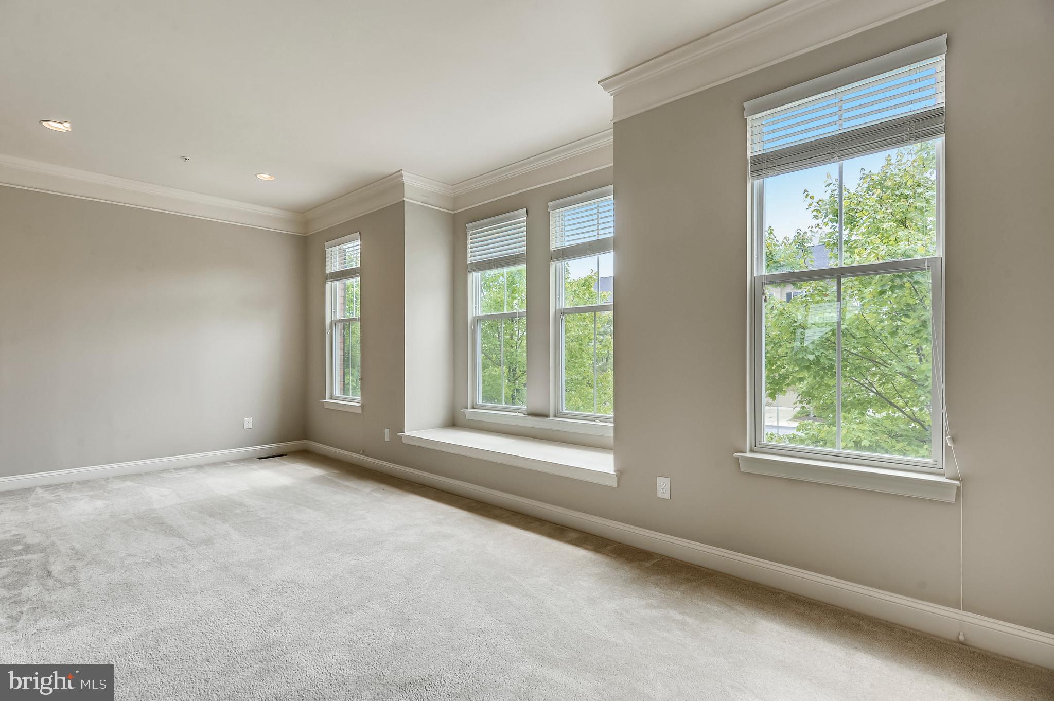 9852 Garden Ranges Laurel, MD 20723 - Photo 10 of 26 Living Room